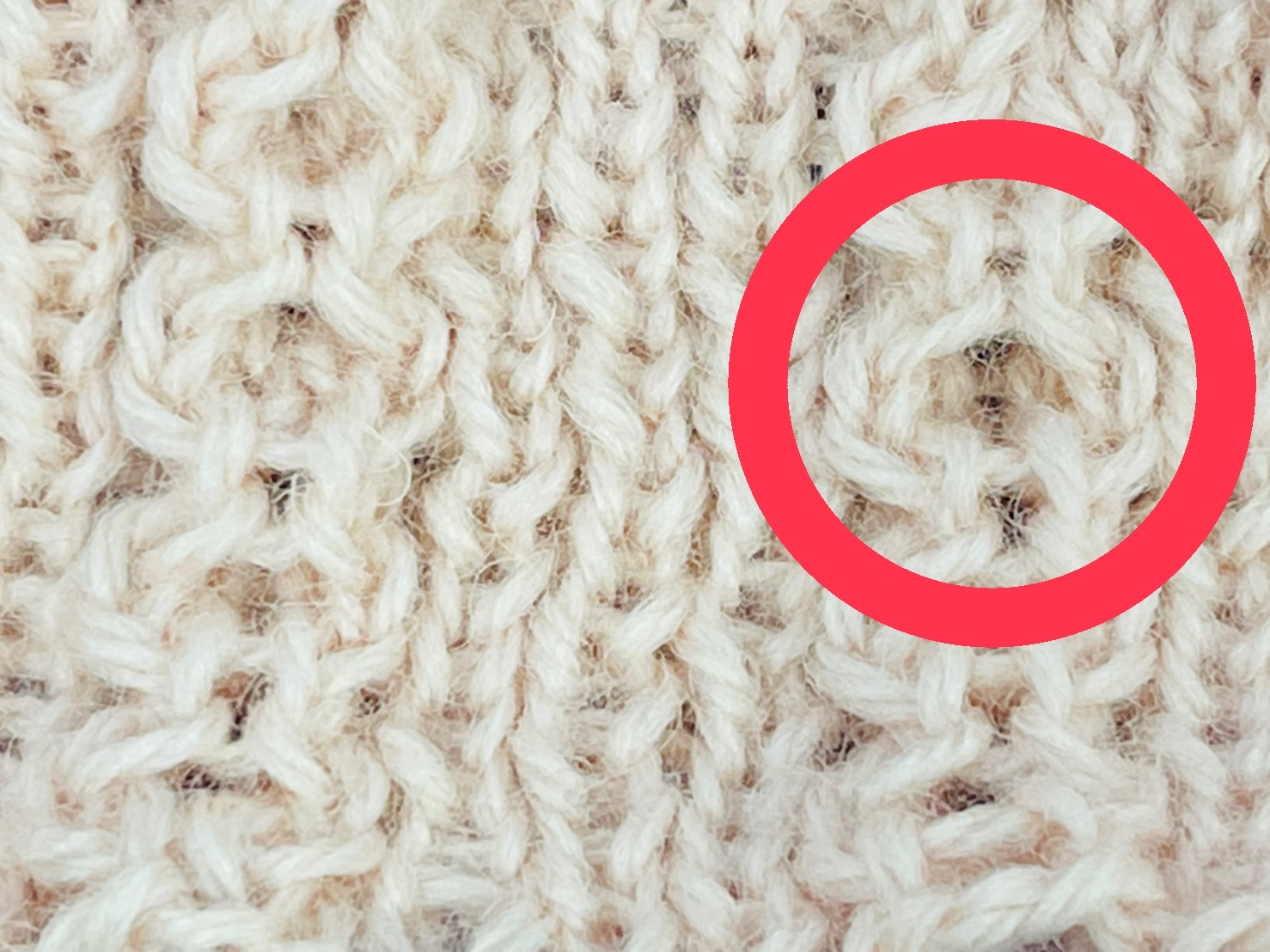 ハニステッチ：２玉でどこまで編める？アラン模様の編み方セーター